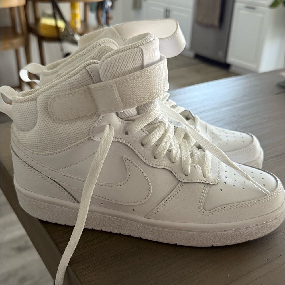Nike - white - size 6Y